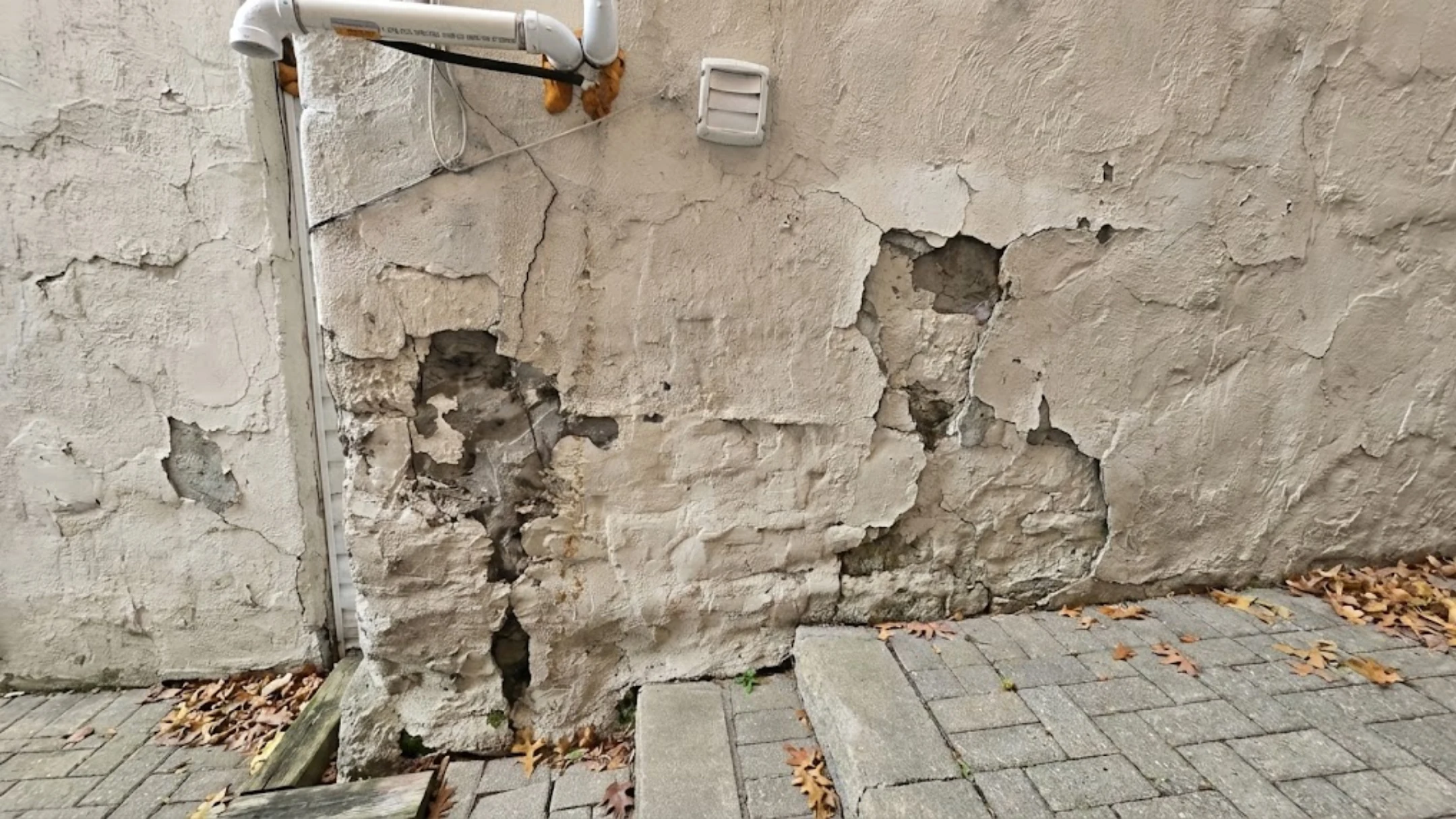 Exterior foundation crack assessment site photo
